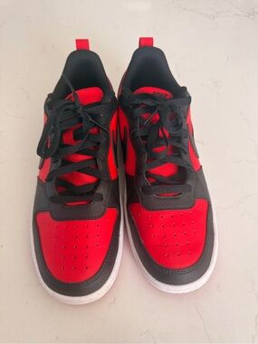 Nike Kids Red and Black Low-Top Sneakers